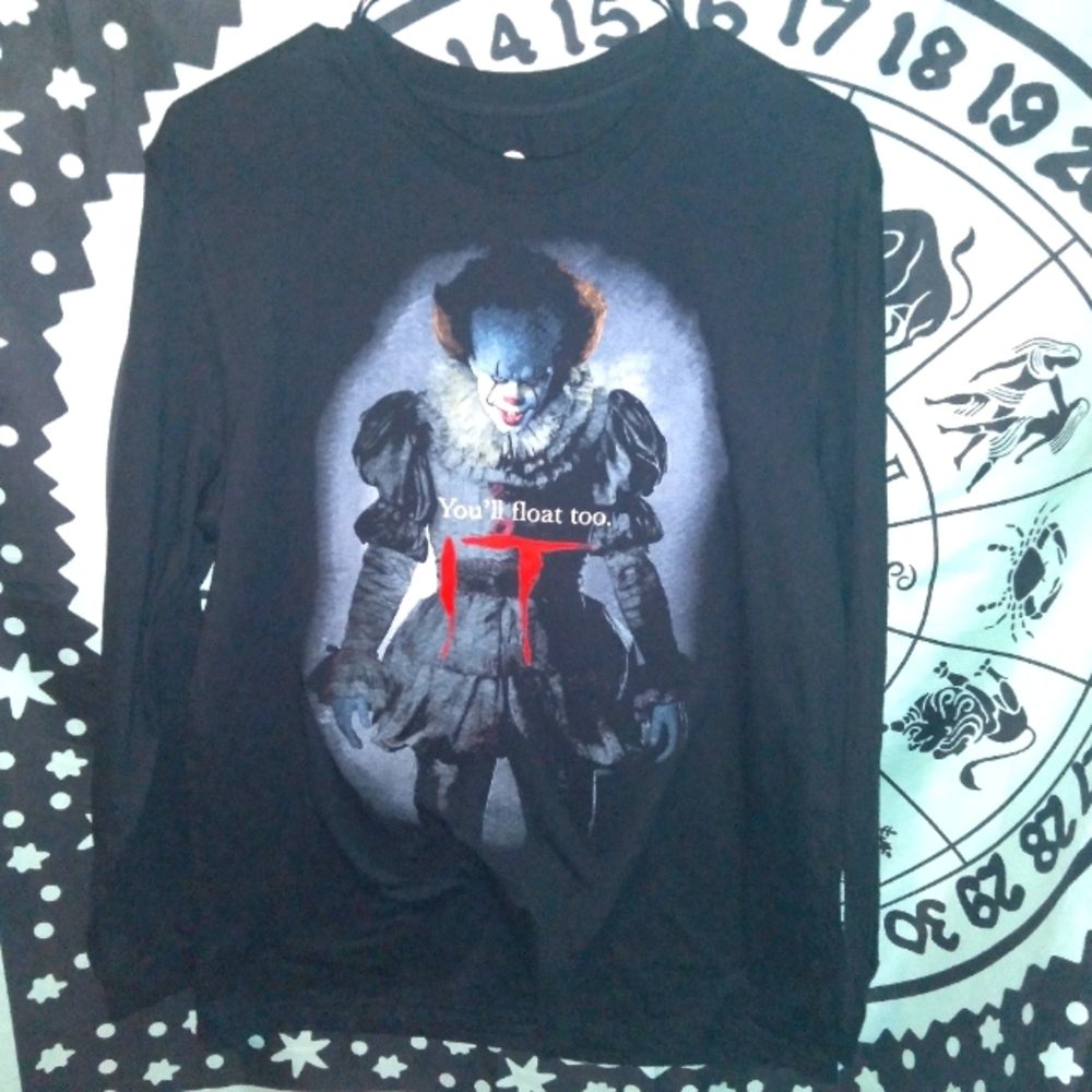 IT long sleeves Tee Size Medium